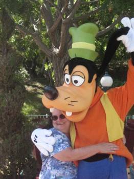 Goofy say, "I'm listening!"